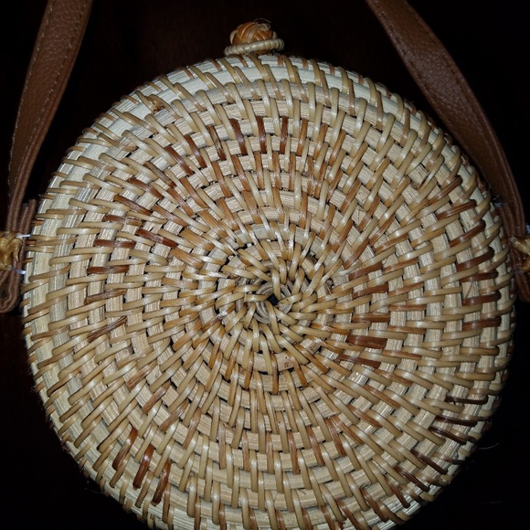 NEW Round Rattan Crossbody - Picture 2 of 6